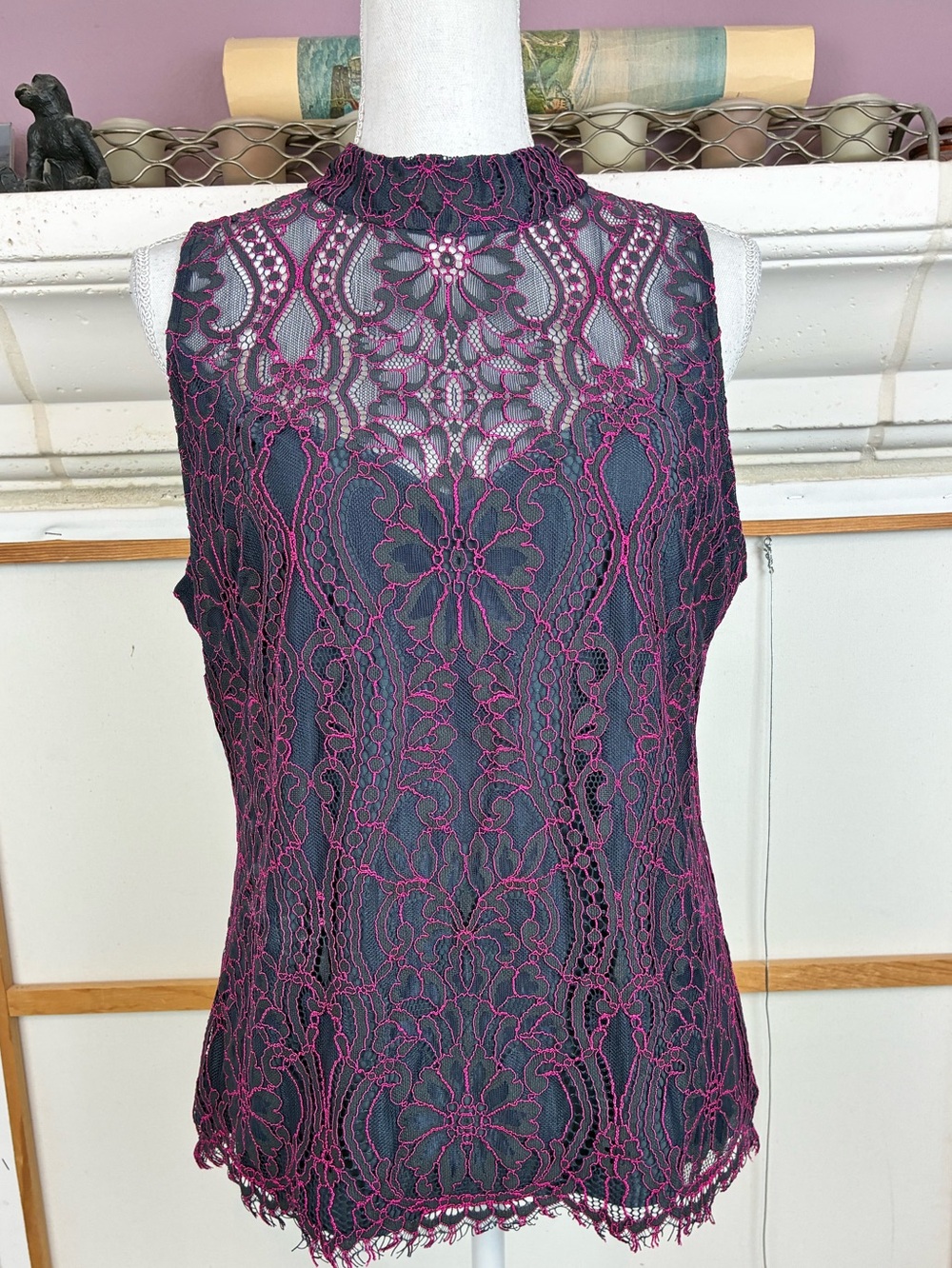 WHBM NWT Sleeveless Lace Mock-Neck Top in Wine over Smoky Gray lining